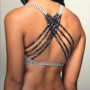 Lululemon stripe free to be wild sports bra size 6